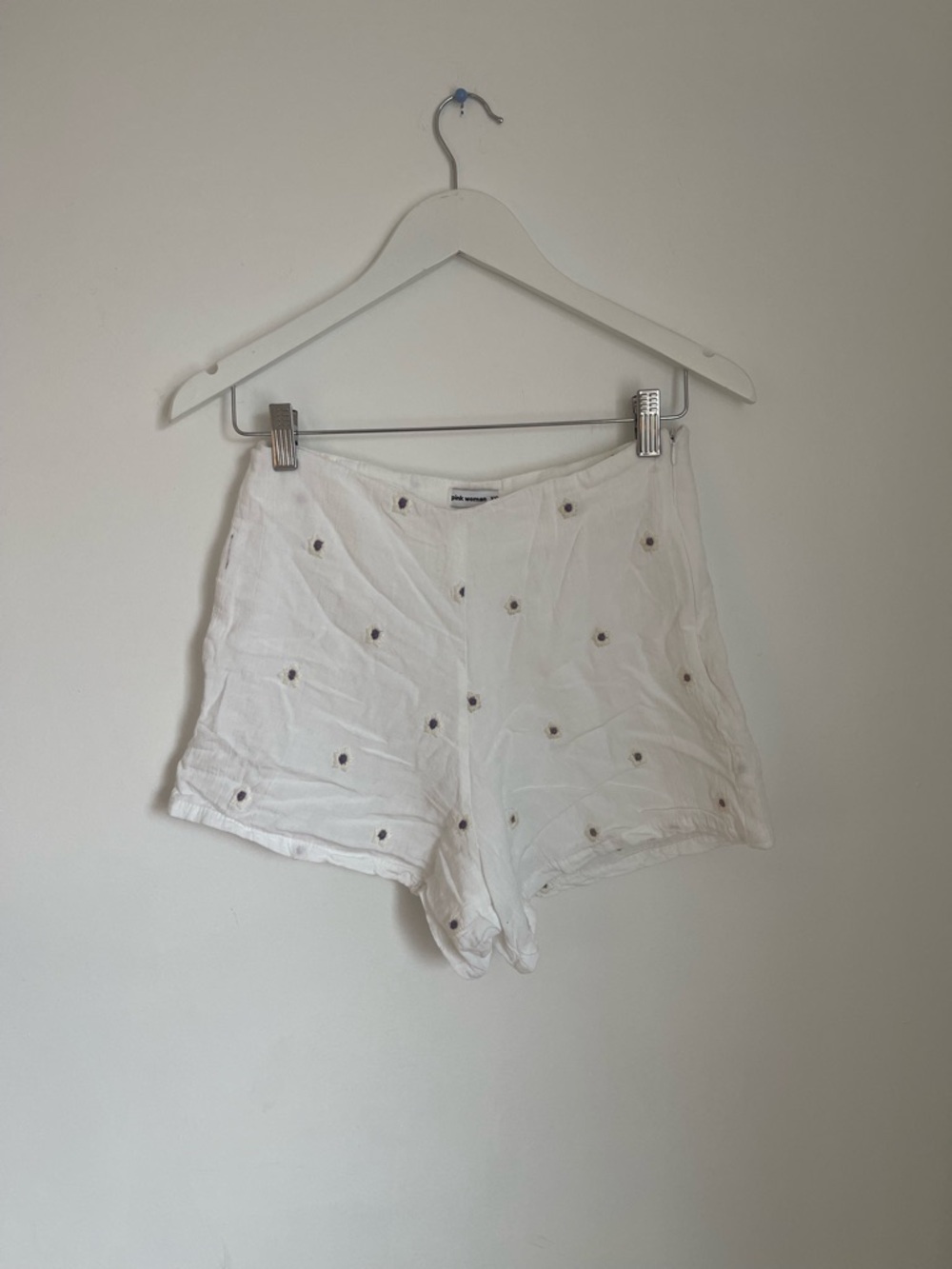 Cute little white cotton high waisted shorts